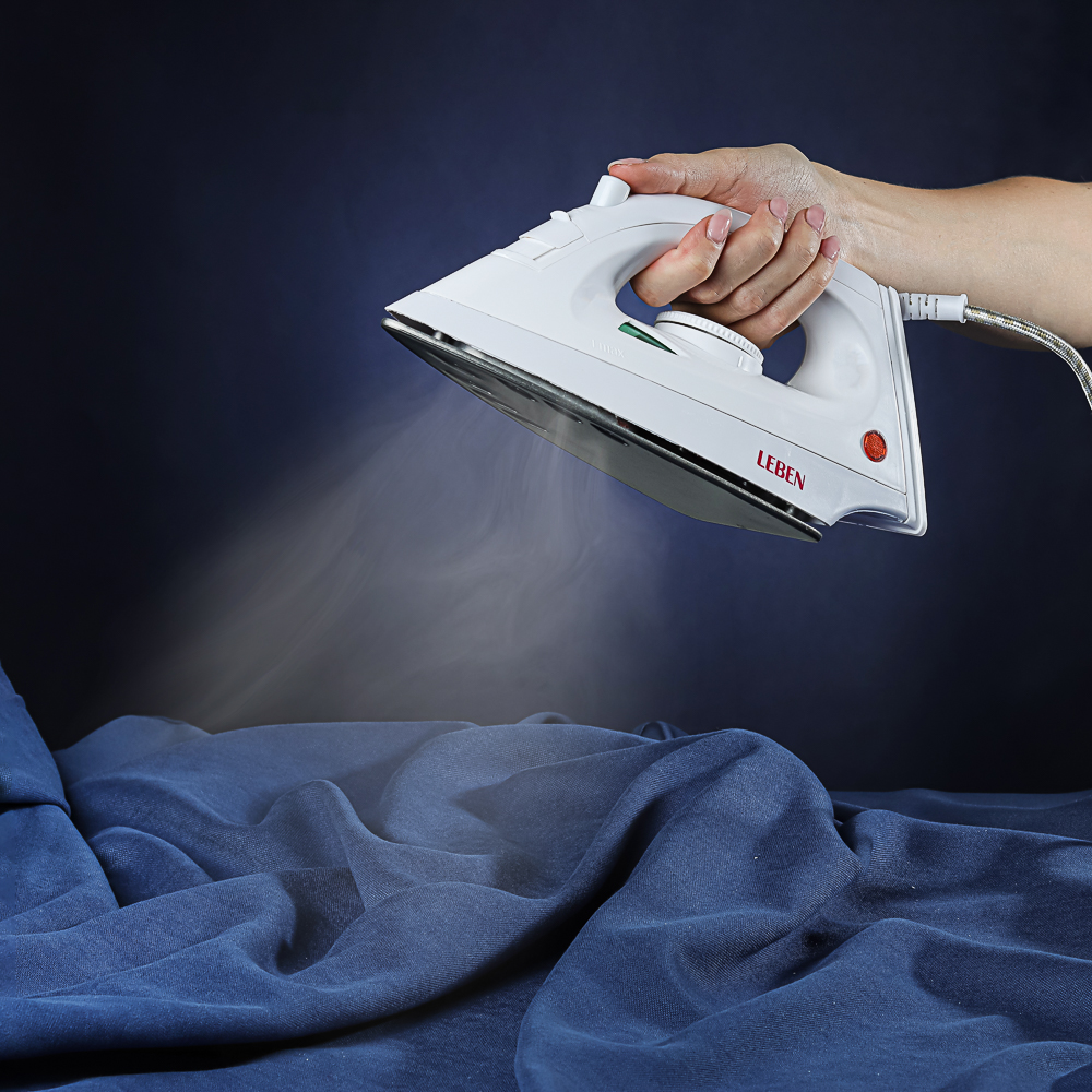 LEBEN Утюг с отпаривателем 1200 Вт, подошва - антипригарное покрытие, арт.№ 249-005