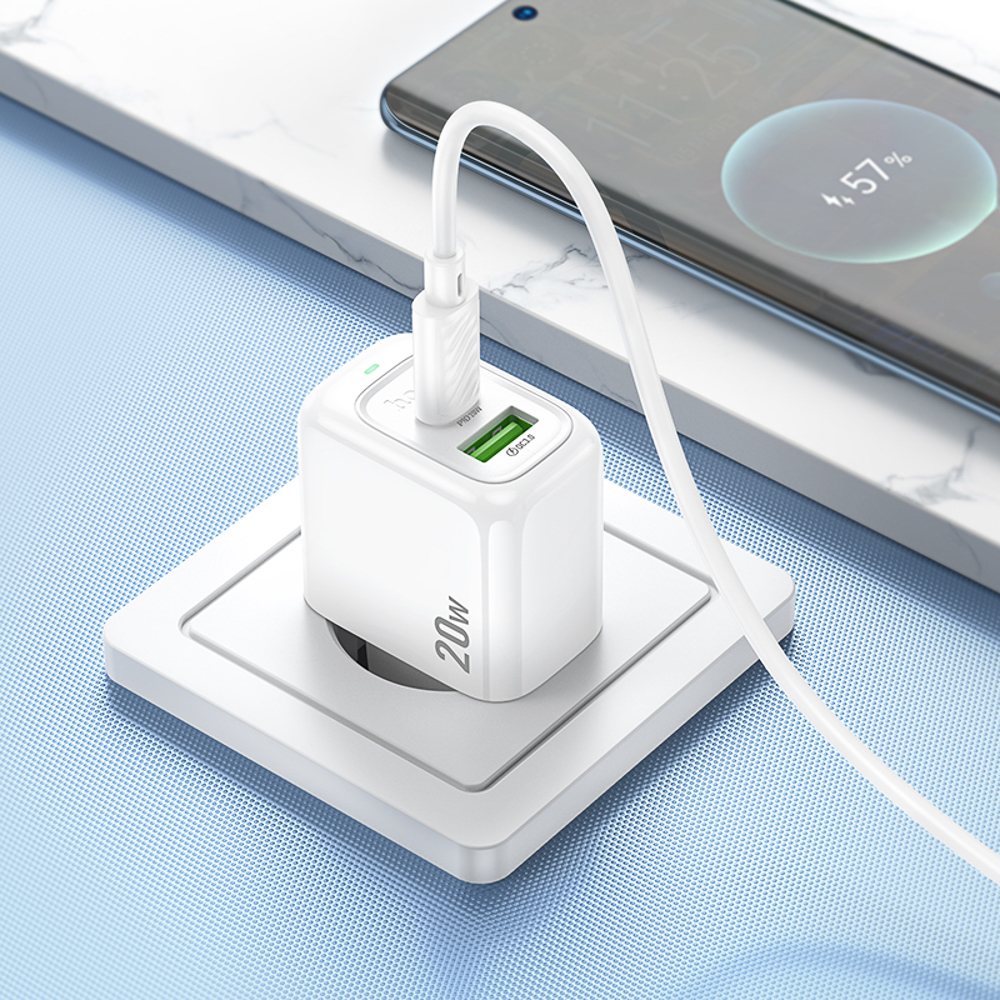 Сетевое зарядное устройство hoco. модель CS54A, USB-С PD 20W+QC3.0, цвет: белый, арт.№ 916-320