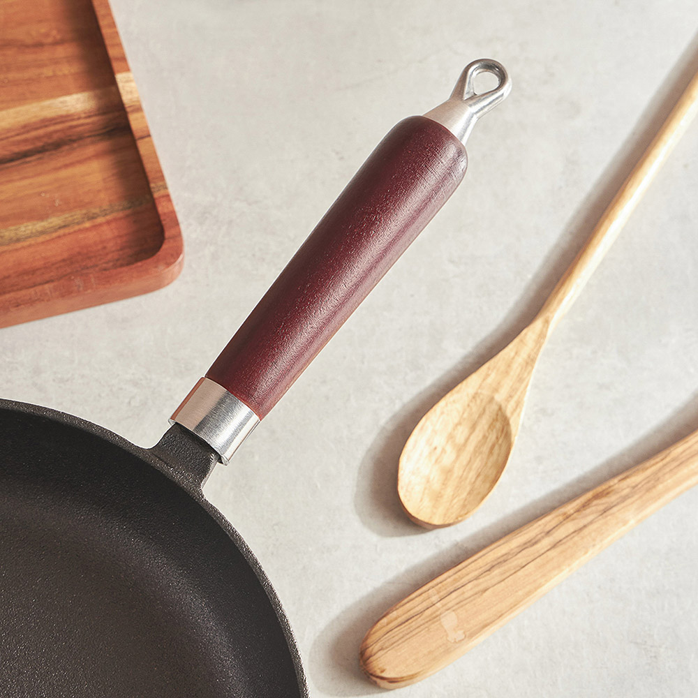 VETTA Сковорода чугун, d24х5см, деревянная ручка, индукция, арт.№ 808-006