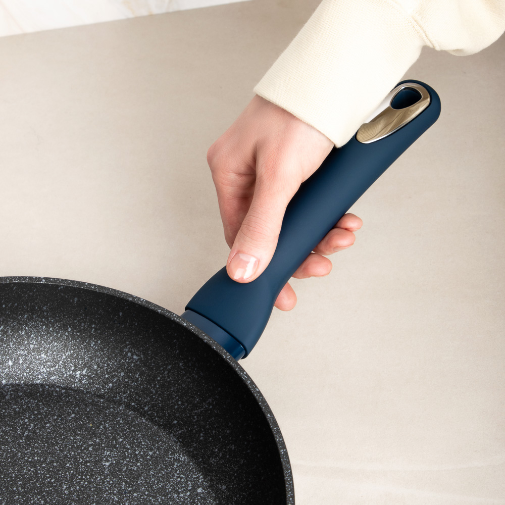 SATOSHI Ривьера Набор посуды 8 предметов, а/пр.покрытие: кастюли+крышки: 2,3 л и 3,8 л; ковш+крышка 1,3 л; сковороды 24 см, 28 см, арт.№ 846-722