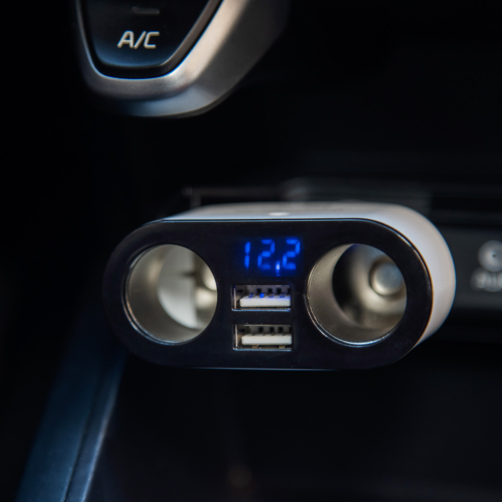 NG Зарядное устройство в авто с дисплеем, 2 гнезда прикуривателя, 2xUSB, 2.4A, блистер, пластик, арт.№ 738-025