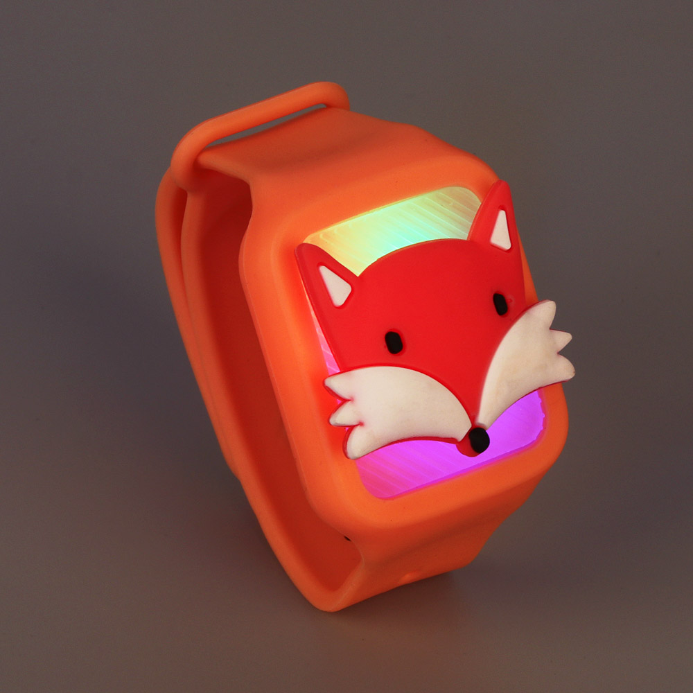 ИГРОЛЕНД Кляк-браслет, светящийся, пластик, силикон, 2xAG13, 22х3,5см, 4 дизайна, арт.№ 295-184