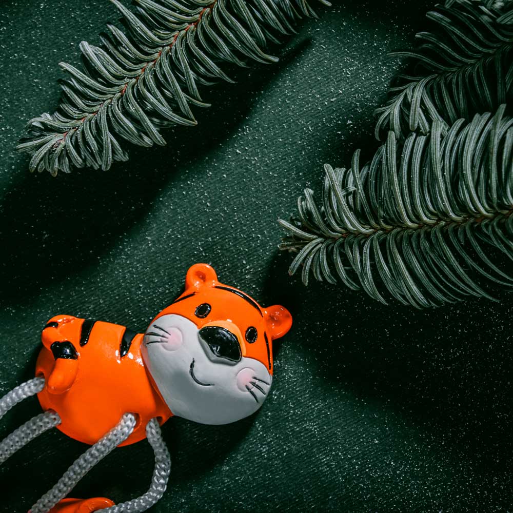 СНОУ БУМ Магнит с ножками, в форме тигра, полистоун, 4,5x1,5x9,5см, 4 дизайна, арт.№ 359-792