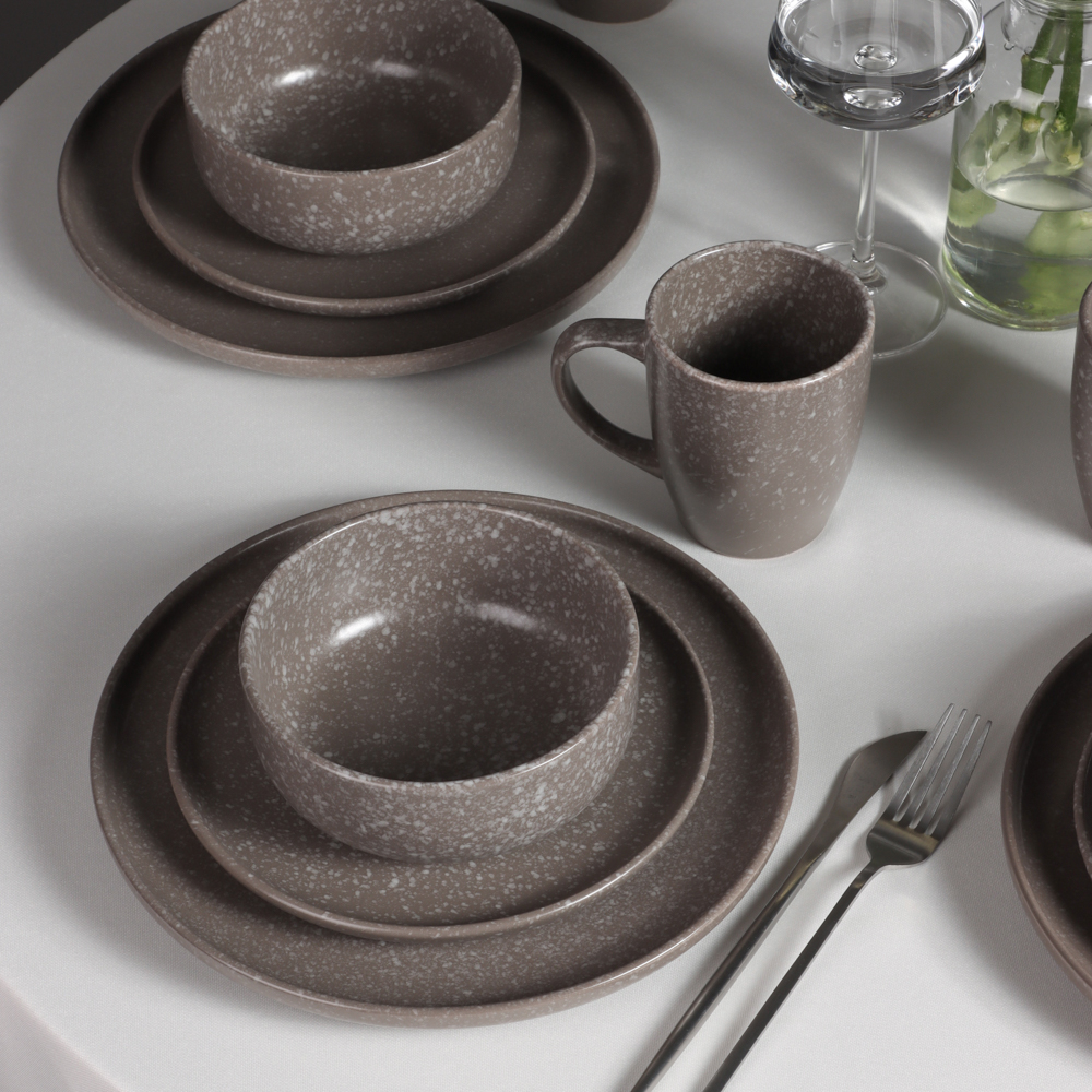 MILLIMI Набор столовой посуды 16 предметов (тарелка 26 см - 4 шт., тарелка 20 см - 4 шт., салатник 14 см - 4 шт., кружка 340 мл - 4 шт.) керамика, серый, арт.№ 824-174