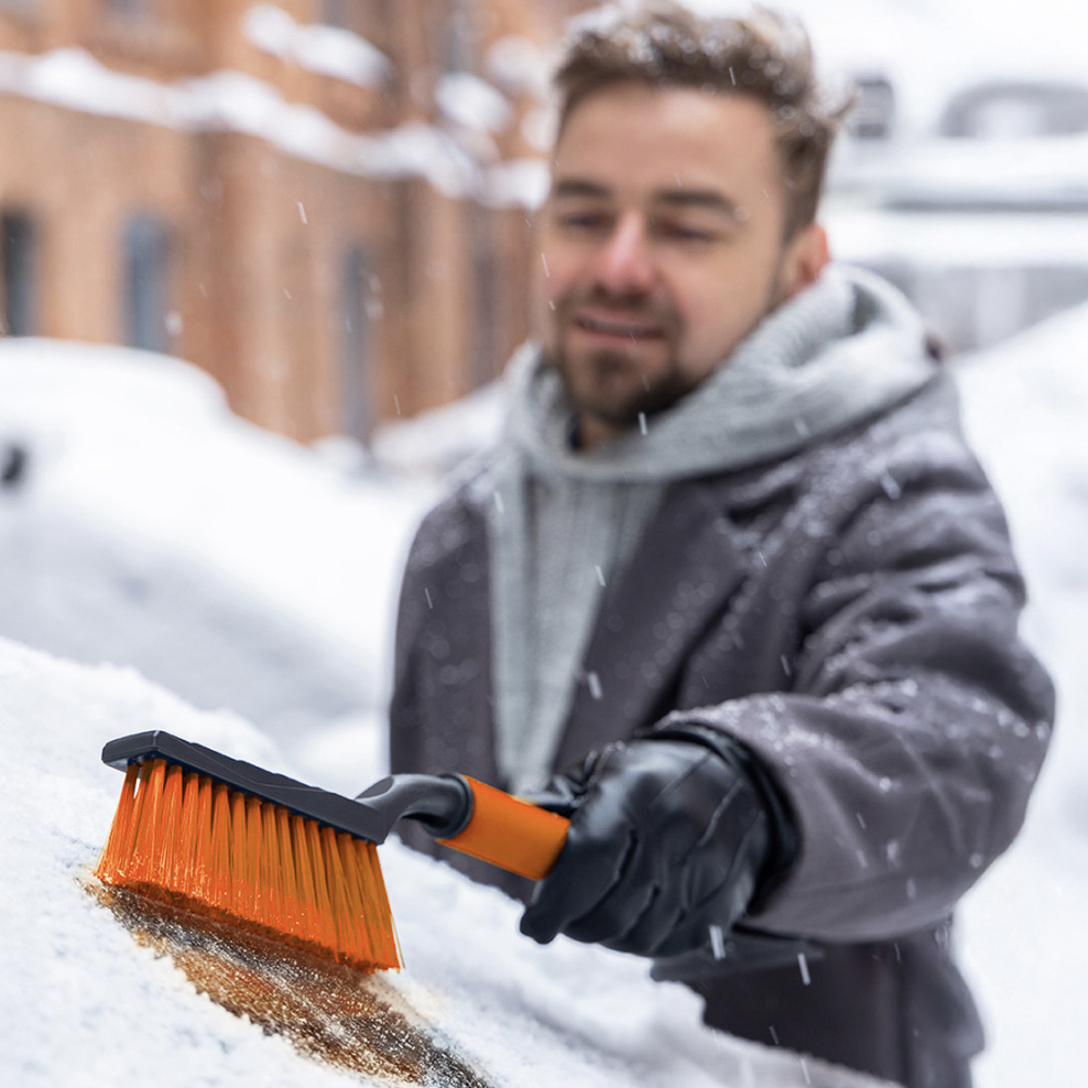 ЕРМАК Щетка для уборки снега с распушенной щетиной+скребок, 45.5см, арт.№ 775-134