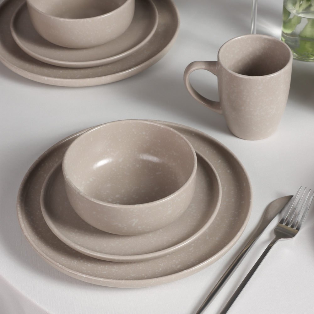 MILLIMI Набор столовой посуды 16 предметов (тарелка 26 см - 4 шт., тарелка 20 см - 4 шт., салатник 14 см - 4 шт., кружка 340 мл - 4 шт.) керамика, бежевый, арт.№ 824-179