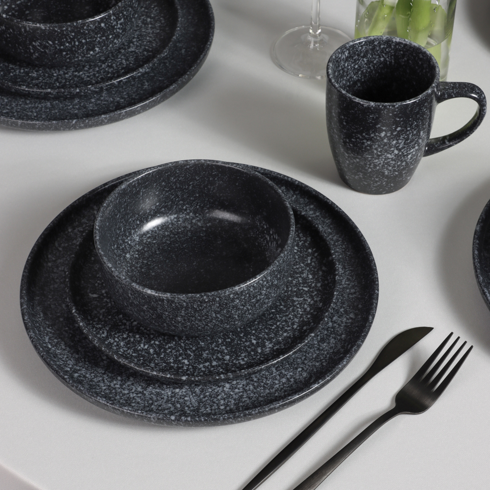 MILLIMI Набор столовой посуды 16 предметов (тарелка 26 см - 4 шт., тарелка 20 см - 4 шт., салатник 14 см - 4 шт., кружка 340 мл - 4 шт.) керамика, черный, арт.№ 824-184