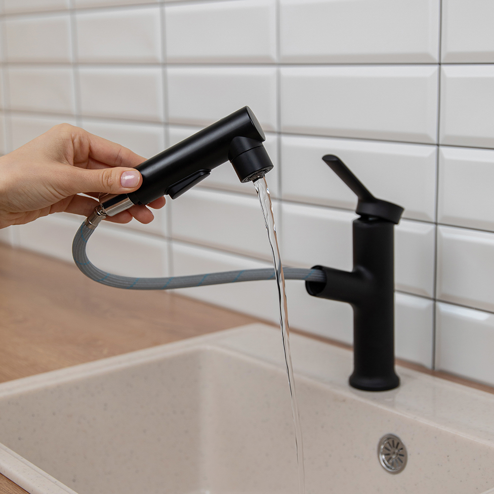 СоюзКран Смеситель для кухни, выдвижной излив, керам. картридж 40мм, черный, цинк, SK01-E132, арт.№ 567-017